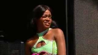 Azealia Banks - YUNG RAPUNXEL Live at Glastonbury