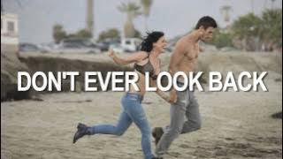 Download lagu 'Teenage Dream' (Lyrics)