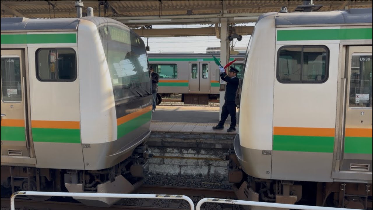 【4K高画質】【ダイヤ乱れの影響で所定無いはずの増結運用が実現👀】小金井駅3番線でE233系3000番台ﾔﾏU228編成とﾔﾏU630編成が連結（増結）されるシーン（2025.12.13.