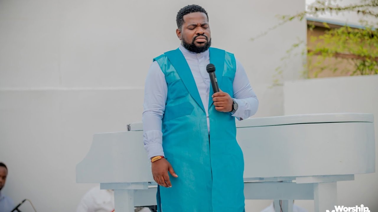 FR EMMANUEL MUSONGO dans telema nzambe na nkembo - YouTube