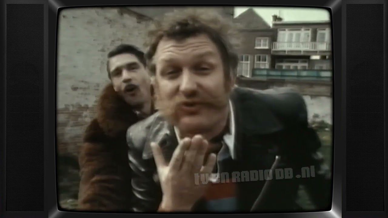 TV: Op Hun Pik Getrapt Kees van Kooten, Wim de Bie (19800525) Aan Hun Taas Getrokken, Jacobse Van Es