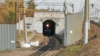 Западный портал тоннеля под Амуром. Выезд электровоза
