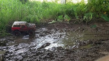 Vaterra Ascender brushless sensored system. Video of when drive shaft snapped