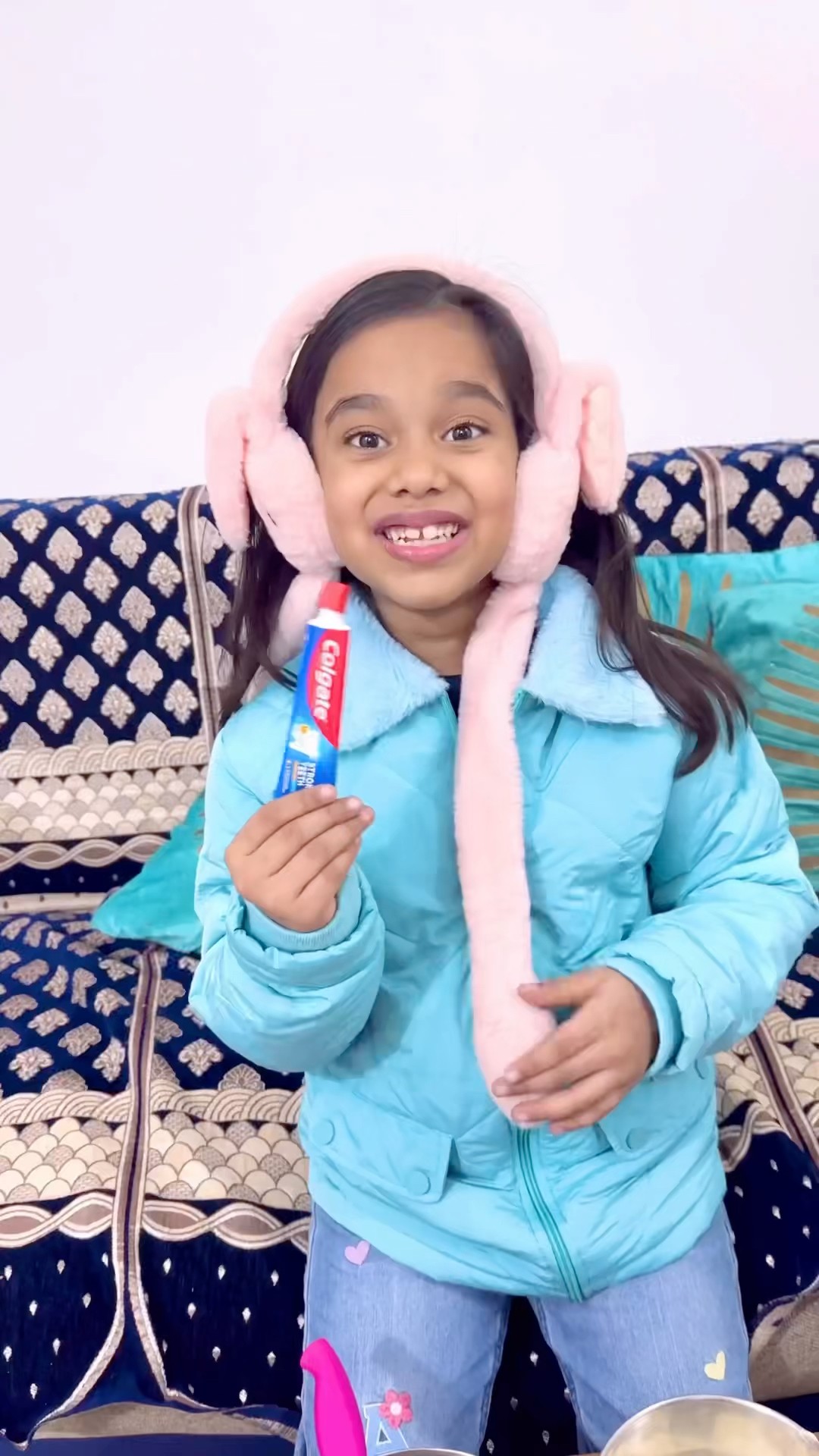amaira n Oreo biscuit Banay Colgate biscuit??#shorts #thegeetagurjar