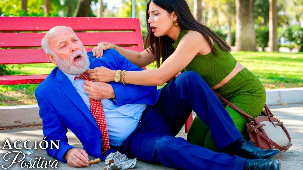 Joven pobre perdió entrevista por ayudar a un anciano sin saber que era el jefe.