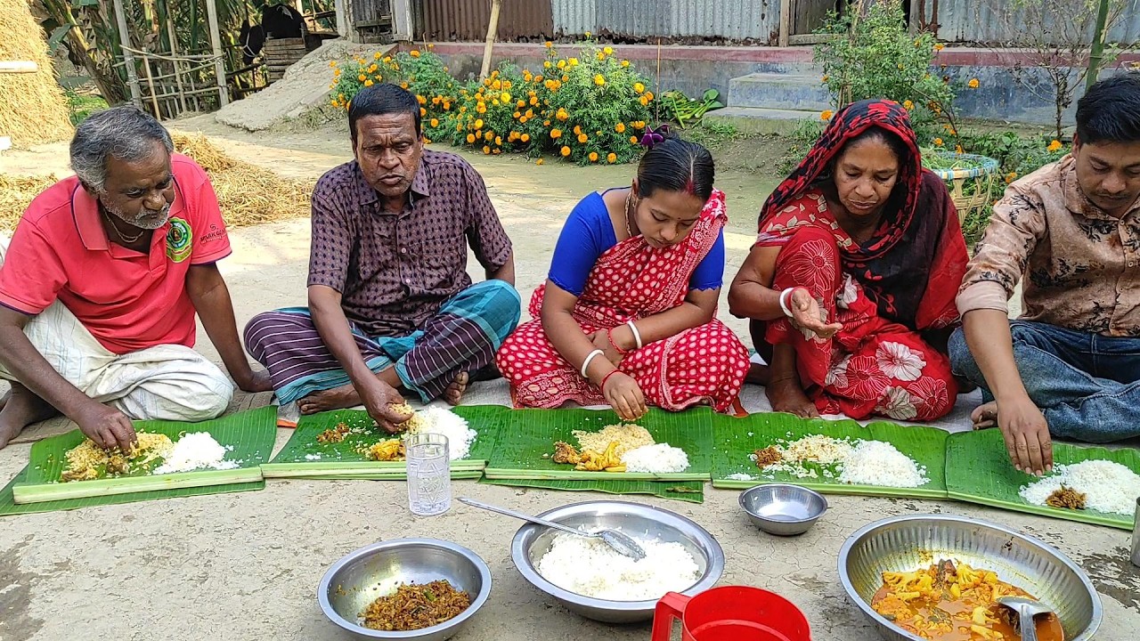 মাটির চুলায় রান্না কলাপাতায় খাওয়া 🌶️গ্রাম-বাংলার ঐতিহ্য 😍VILLAGE LIFE WITH SHAMPA