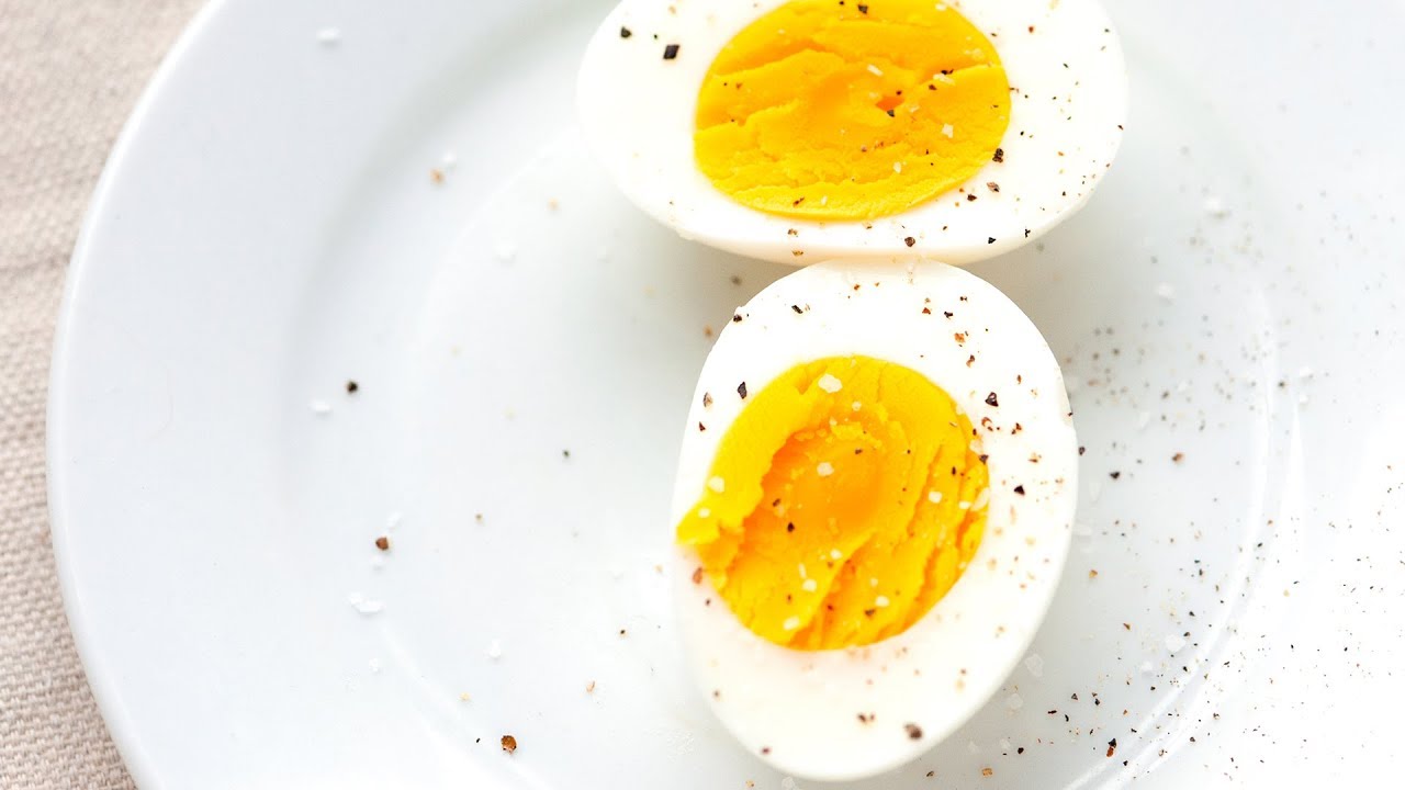 How to Cook Hard Boiled Eggs (No-Fail Stovetop Method)