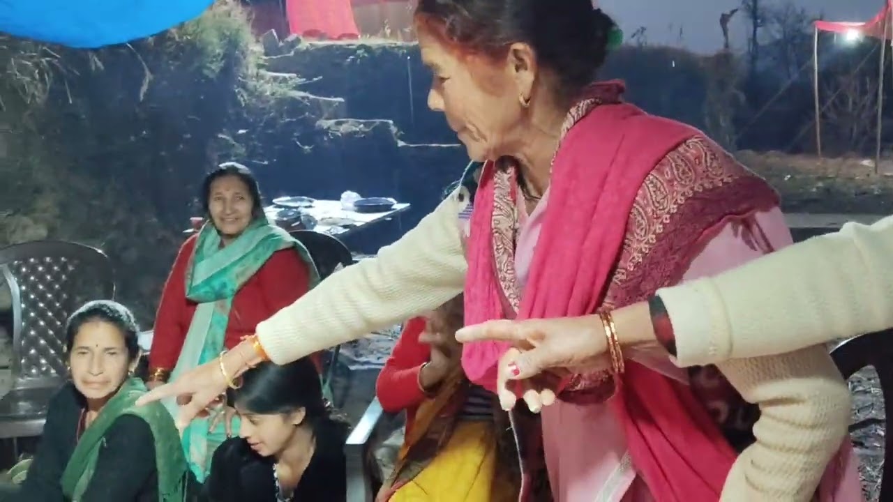 अपने ❤️गांव मैं रोटी बनाने 🌺का कार्य शुरू🙇🙏🙏 और आज आएगी बारात