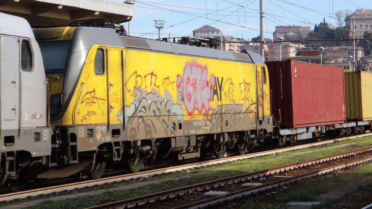 E494 DB- E494. MEDWAY  . CONTAINER MSC