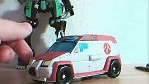 Video review of transformers animated Ratchet pt 1