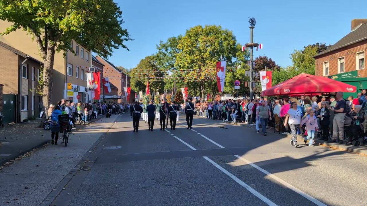 2025 09 28 7  Blumen  und Fahnenparade