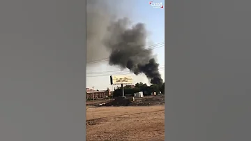السودان إحراق أحد بنوك الخرطوم بعد تعرضه لعملية نهب 
