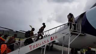 Ketika mereka naik pesawat dengan koteka