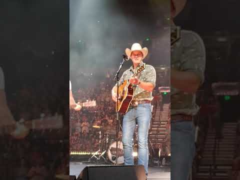 Thomas Rhett - Beer Can't Fix feat. Jon Pardi
