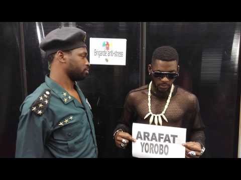 Moustik karismatik et Dj ARAFAT à la Brigade (Humour Camerounais)