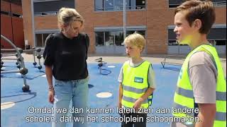 Leerlingen van basisschool De Bongerd ruimen zwerfafval op hun schoolplein
