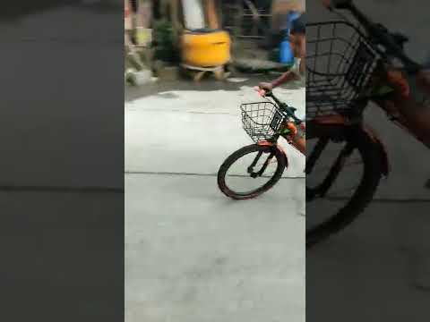 Video: Paano Sumakay ng Bike Down Stair: 7 Hakbang (na may Mga Larawan)