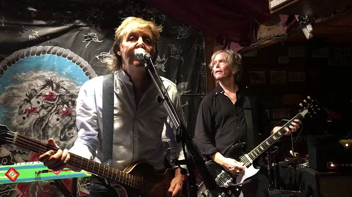 Paul McCartney at Pappy and Harriet's - Band on th...