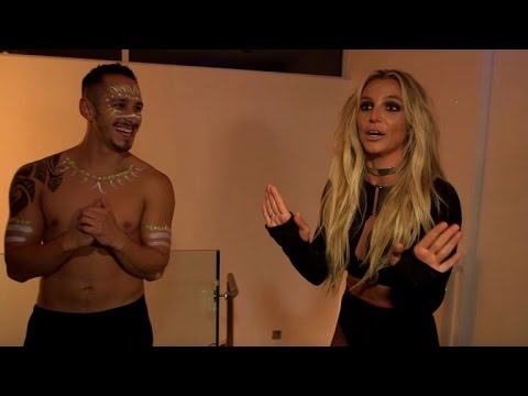 britney-spears-breaks-into-jimmy-kimmel's-house-for-late-night-performance----with-shirtless-men!