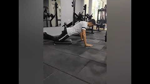 Flexão de braços joelhos no solo