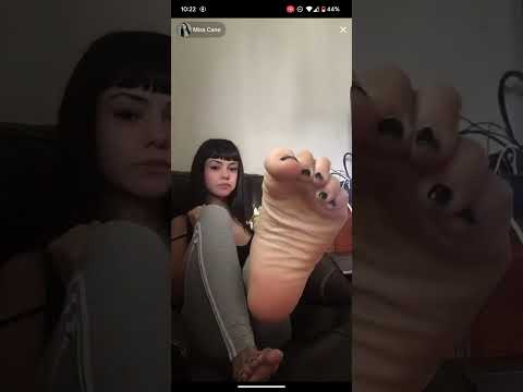 Goth Girl Shows Feet