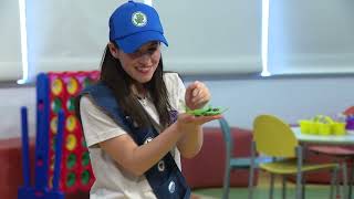 Northwesterns first-of-it's kind class brings 'Bedside Pediatric Theatre' performance to hospital