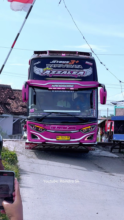 Waduh bus azzalea 😥