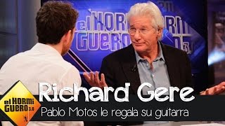 Pablo Motos le regala a Richard Gere su guitarra flamenca - El Hormiguero 3.0