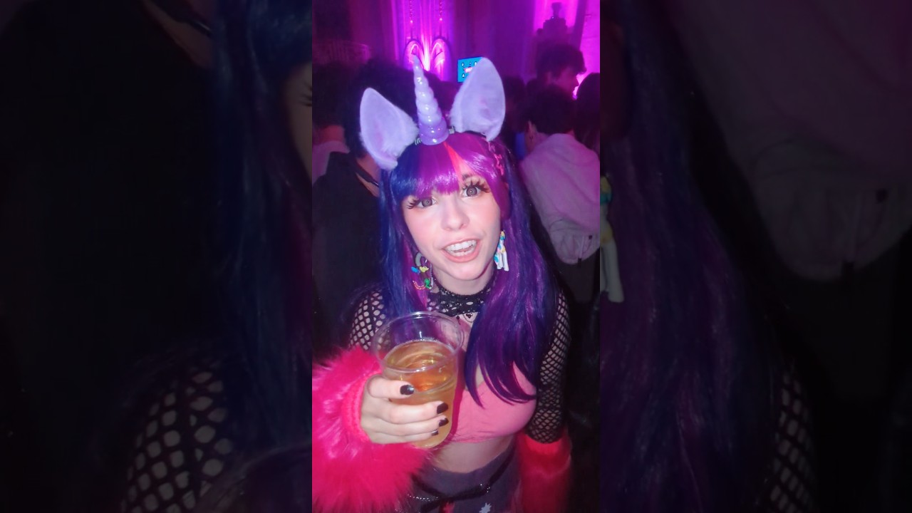 THE BEST NIGHT EVER cosplaying twilight sparkle to the living tombstone #mylitlepony #cosplay