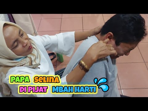 PIJAT TRADISIONAL || PAPA DIPIJAT Mbah Harti sakit giginya langsung sembuh @selinafunkids