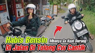 Di Tolong Wanita Kehabisan Bensin || Kagum Sama Gadis Desa Bantu Saya Cariin Bensin Jauh dari Kota