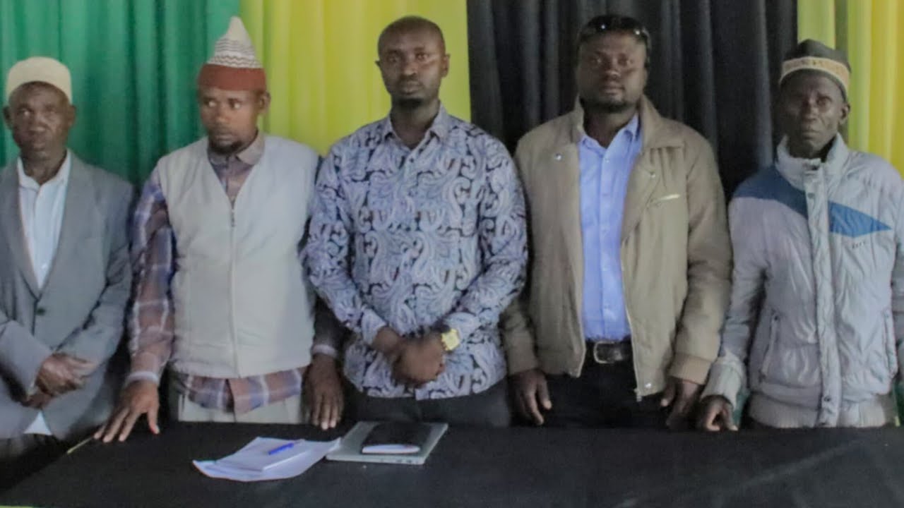 TAZAMA VIONGOZI KATA YA CHURUKU- CHEMBA WAKIPOKEA TAARIFA YA UTEKELEZAJI NA MAENDELEO YA ELIMU 