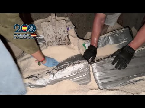 Video Dieci tonnellate di cocaina nel sale: MAXI SEQUESTRO al largo delle Canarie