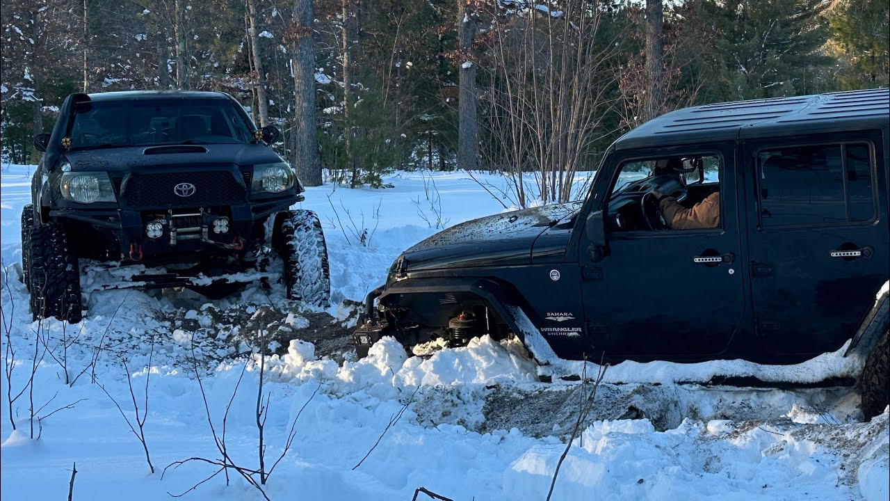 Экстремальные поездки на внедорожниках по снегу приводят к масштабным разрушениям!