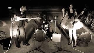 Video thumbnail of "Toulouse Lautrec - Domino"
