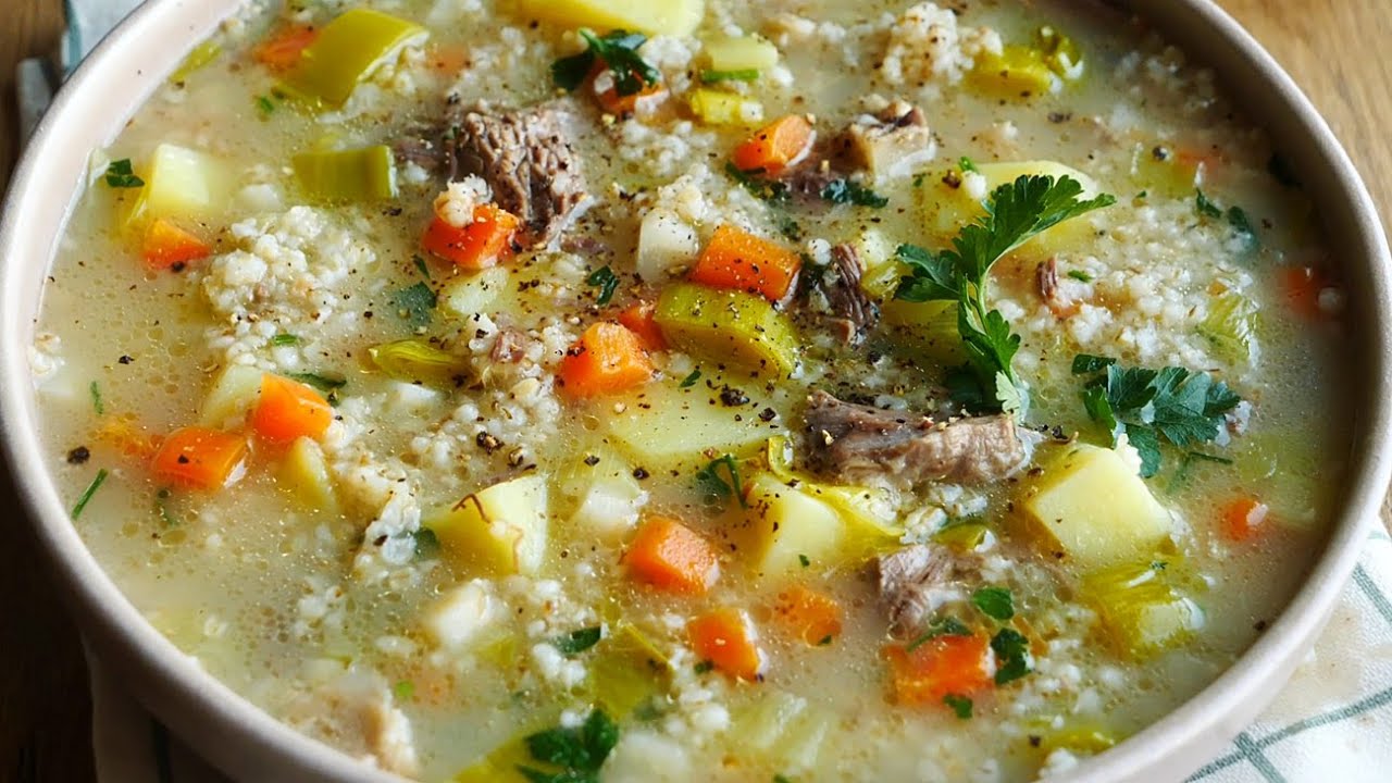 Tradycyjny krupnik. Jedna z najlepszych polskich zup