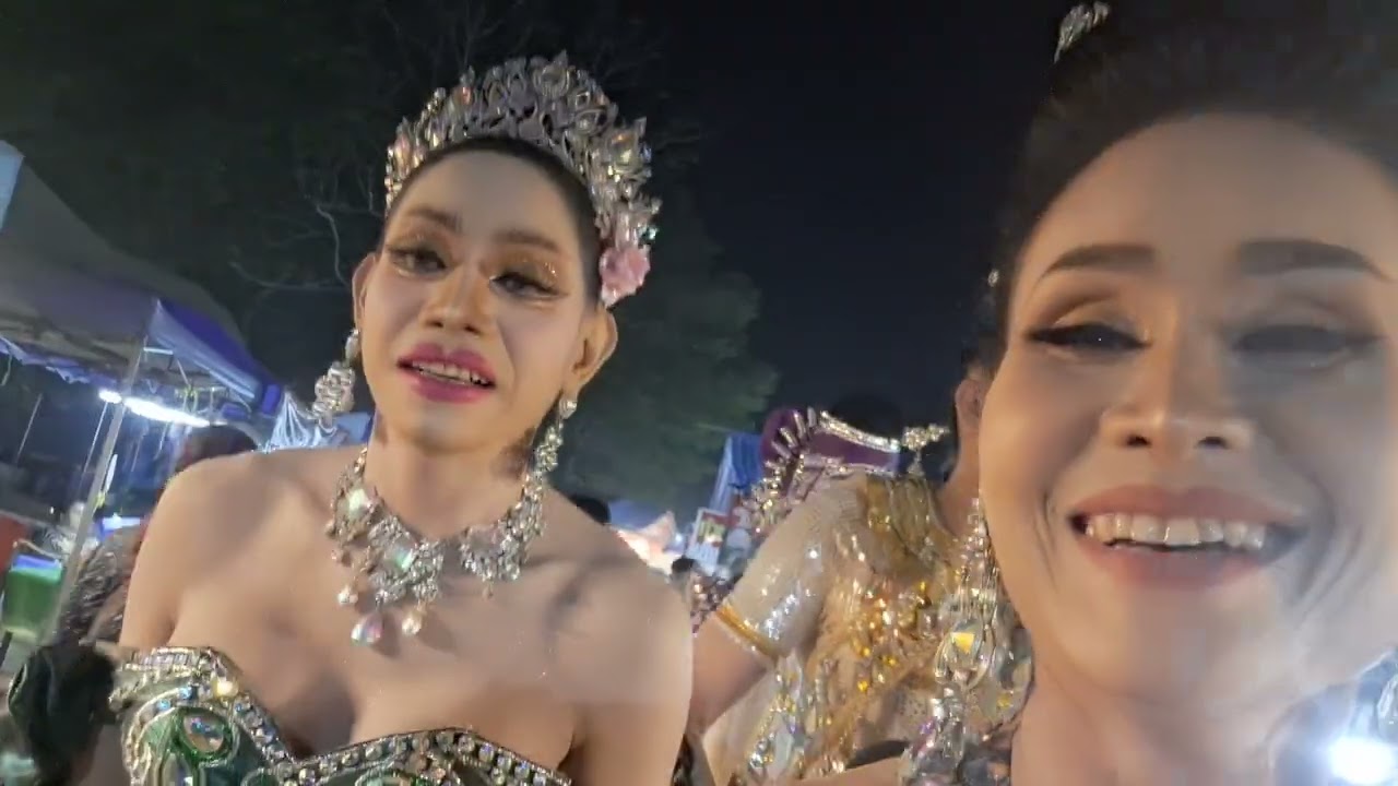 เดินทางไปรำถวายพระธาตุนาดูน
