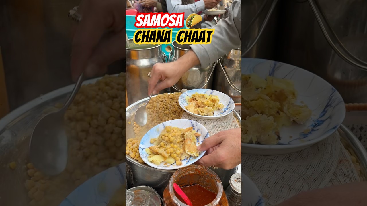 Samosa Chana Chaat!🌮😋Street Food Qissa Khwani Bazar | Cookbook Pk 