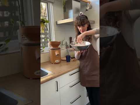 Video: Jak čistit brambory: 15 kroků (s obrázky)