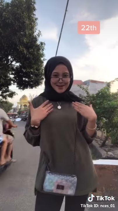 Ibu ibu ini bodi nya mantul mantul