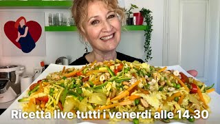 Insalata di riso con verdure fresche e croccanti