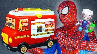 Exploring COLORFUL Toy Fire Truck 🚽 SPIDER MAN Cosplay Pretend Play With COCOMELON