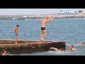 Керчане спасаются от жары у моря