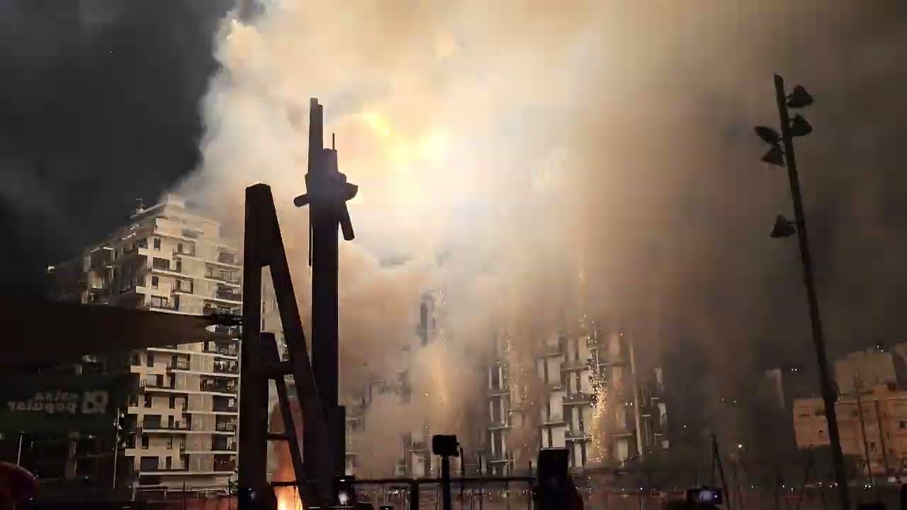 Historisch wereldrecord Mascleta nocturna in Mislata, Valencia. Finale met 5000 salutes finale! 