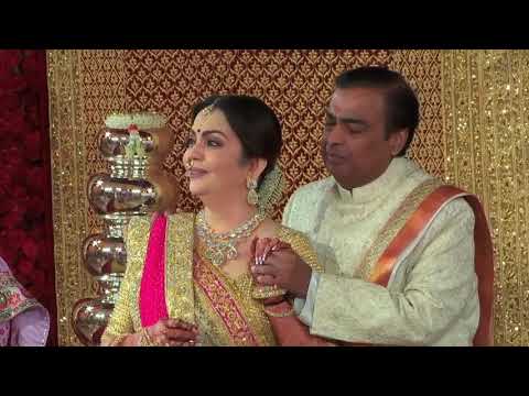 Lata Mangeshkar 's rendition of Gayatri Mantra for newlyweds Isha Ambani and Anand Piramal