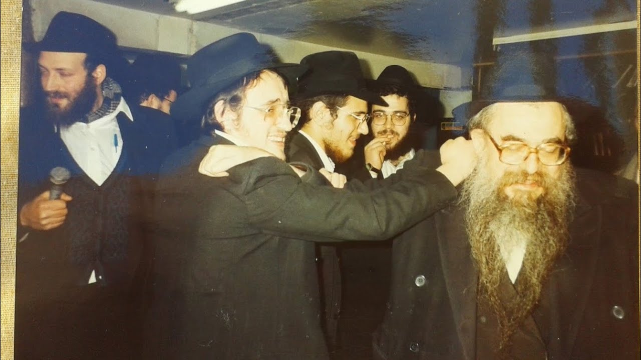 השליח הרב בערל שם טוב שי' רוקד יחי אדוננו