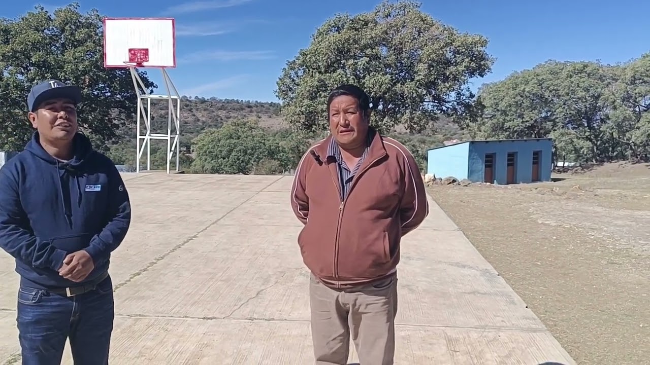 Día Internacional de la lengua materna, mesa blanca, Leonel Barro/Benito Álvarez.