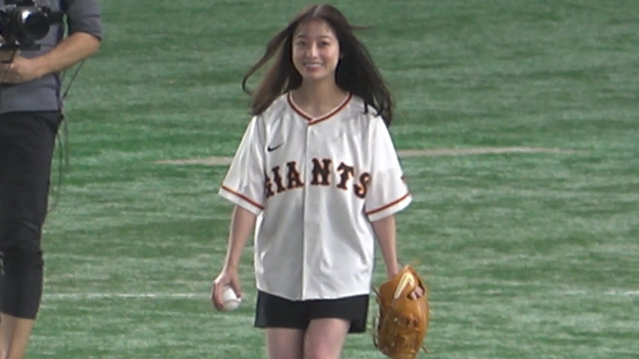 橋本 環 奈 野球
