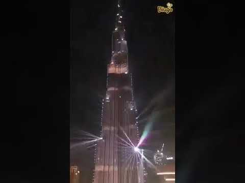 برج خليفة يضيء بصورة حسن الهيدوس كابتن منتخب قطر مع العلم القطري