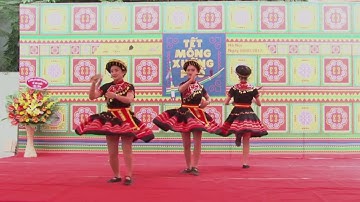 Tiêt mục múa gậy sinh tiền của sinh viên Dân tộc HMông